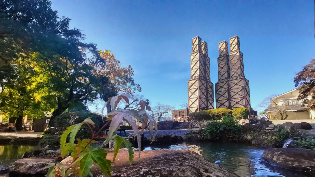 韮山反射炉と目の前の池